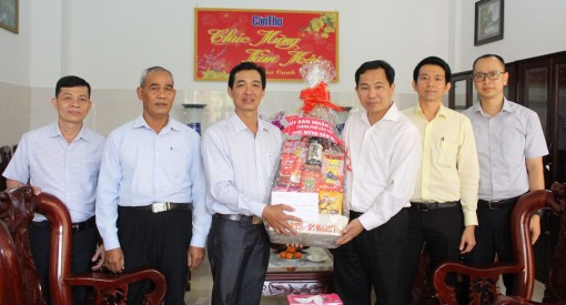 Chủ tịch UBND thành phố thăm và chúc Tết tại Báo Cần Thơ