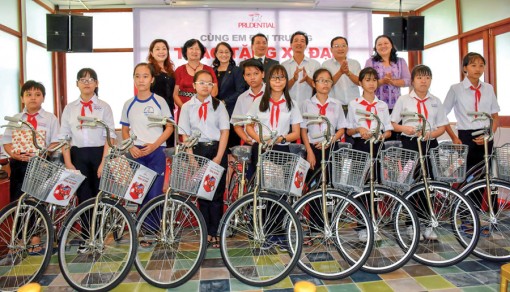 Cầu nối tấm lòng nhân ái