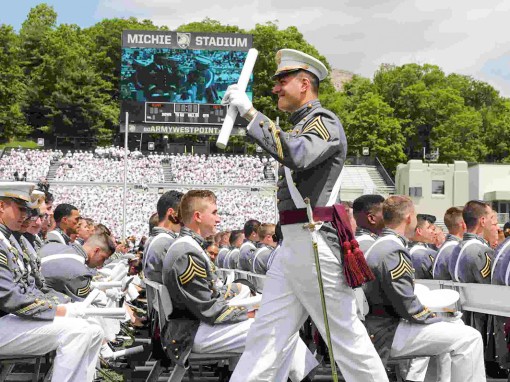 Nạn tấn công tình dục trong học viện quân sự Mỹ