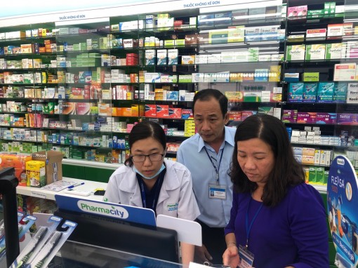 Sở Y tế kiểm tra nhà thuốc bán khẩu trang y tế, nước sát khuẩn tay khô