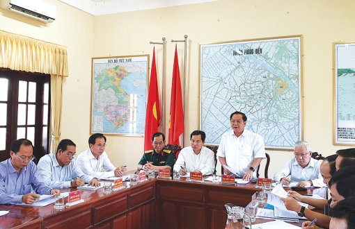 Đồng chí Trần Quốc Trung, đồng chí Lê Quang Mạnh kiểm tra công tác tuyển quân