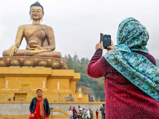 Bhutan thu 

“phí phát triển bền vững” đối với du khách
