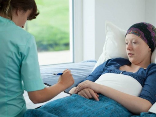 Thiếu hỗ trợ xã hội, phụ nữ kém hồi phục sau ung thư