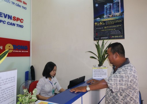 Trên 46,5% khách hàng thanh toán tiền điện không dùng tiền mặt