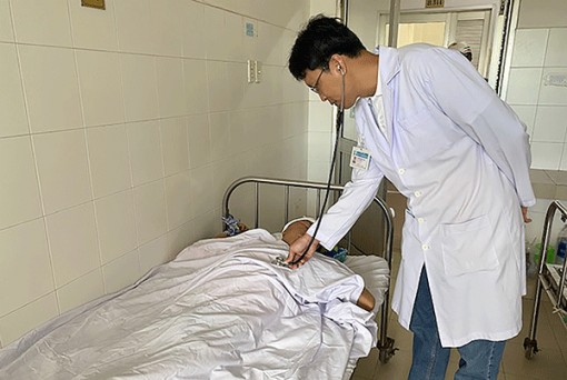 Cứu sống bệnh nhân bẻ muỗng, tự đâm vào mắt xuyên sọ