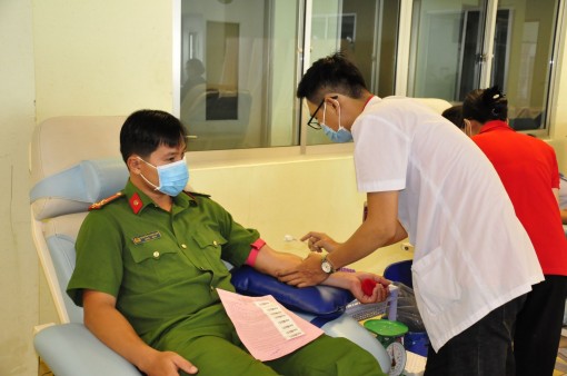 Công an TP Cần Thơ hiến máu khẩn cấp bổ sung nguồn máu dự trữ