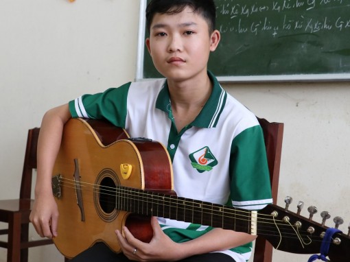 Minh Tâm ước mơ trở thành nhạc công