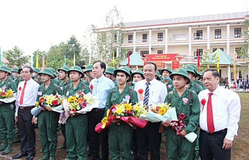 យុវ​ជន​កឹង​ធើ​ ១​.៦​១​២​ នាក់​ចេញ​ដំណើរ​ចូល​បម្រើ​កង​ទ័ព​