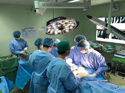 Phẫu thuật thành công cho bệnh nhân đa tổn thương hiếm gặp