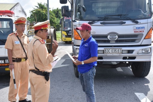 Thường xuyên đổi mới phương thức tuần tra, kiểm soát trên tuyến giao thông đường bộ