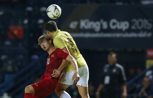 Bóng đá Việt Nam có hơn Thái Lan?