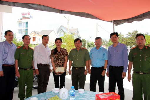 Thăm hỏi, động viên gia đình Thiếu tá Nguyễn Thanh Hải