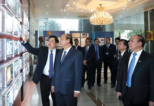 Tiếp tục đổi mới, góp phần bảo vệ nền tảng tư tưởng của Đảng