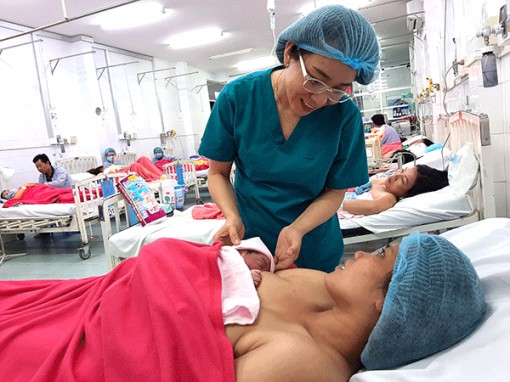 Khánh vàng tặng bác sĩ giỏi, điều dưỡng chuyên nghiệp