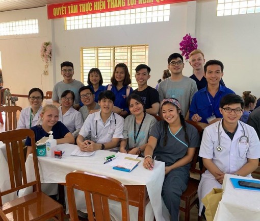 Ngoại ngữ - chìa khóa tiếp cận y học tiên tiến