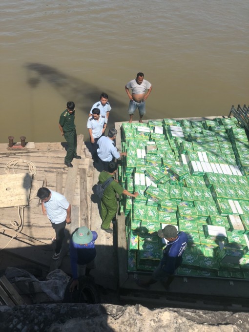 An Giang: Khởi tố vụ buôn lậu nước giải khát có gaz trị giá trên 8,6 tỉ đồng