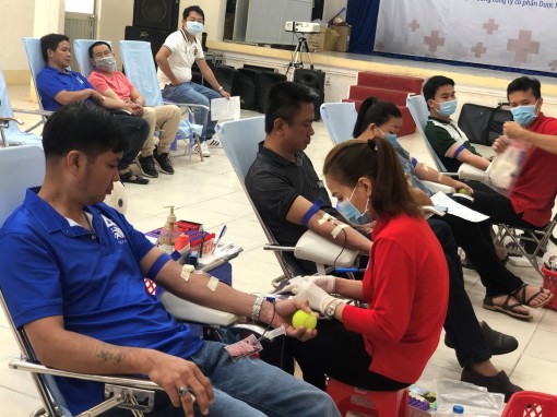 Tình nguyện hiến 124 đơn vị máu