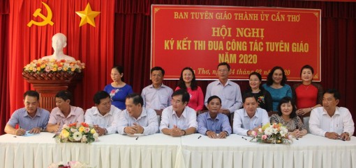 Ký kết thi đua công tác Tuyên giáo năm 2020