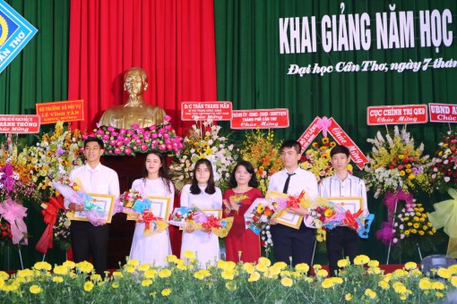 Dành 3 tỉ đồng học bổng khuyến khích tân sinh viên