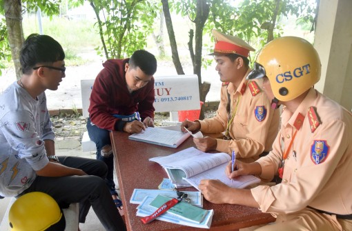 Tiếp tục tuần tra, kiểm soát và xử lý nghiêm vi phạm an toàn giao thông