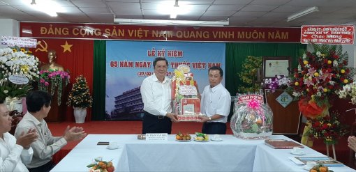 Lãnh đạo thành phố thăm, chúc mừng các đơn vị y tế nhân Ngày Thầy thuốc Việt Nam