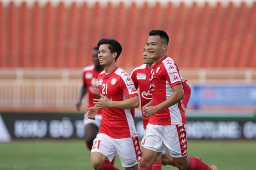 Công Phượng “nổ súng”, thầy Park lại lo hàng thủ