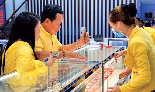 Nhiều ưu đãi khi mua quà tặng ngày 8-3