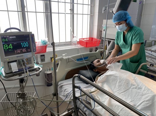 Cứu bệnh nhân bị tường đè, đa chấn thương nguy kịch