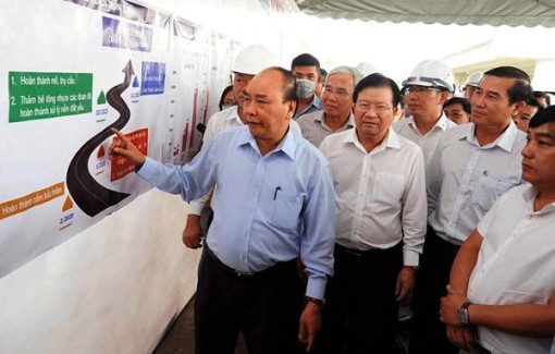 Thủ tướng  Nguyễn Xuân Phúc kiểm tra tiến độ tuyến cao tốc Trung Lương – Mỹ Thuận