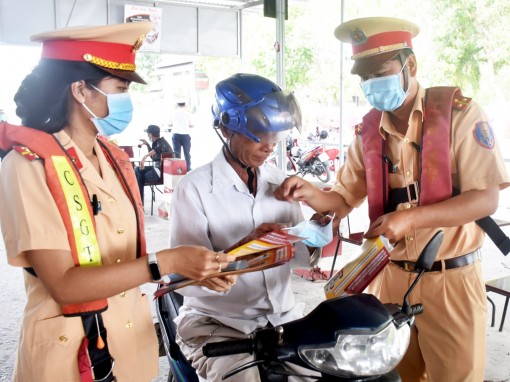 Phối hợp giữ gìn an ninh trật tự và trật tự, an toàn giao thông đường thủy khu vực giáp ranh