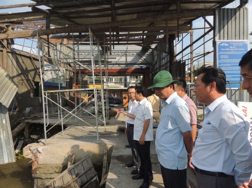 Kiểm tra thực tế xâm nhập mặn và sạt lở trên địa bàn quận Cái Răng và Ninh Kiều