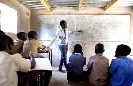 Zimbabwe bỏ tù phụ huynh không cho con đi học