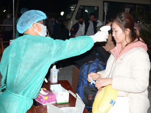 An Giang:

Cách ly 33 người có tiếp xúc với du khách trên du thuyền Viking Cruise Journey