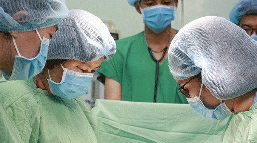 Cứu sống mẹ con sản phụ bị tai biến sản khoa