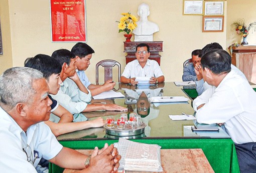 Tận tụy lo việc của dân