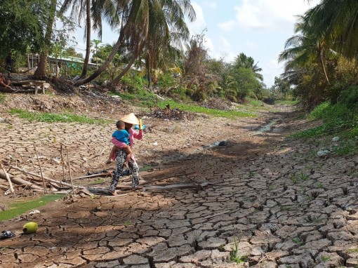 Đi qua vùng đất khát!