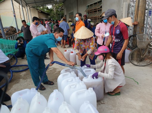 Ra sức cứu vườn cây đặc sản