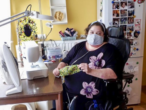 Rầm rộ may khẩu trang tại châu Âu