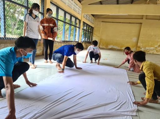 May 10.000 khẩu trang tặng bà con

có hoàn cảnh khó khăn