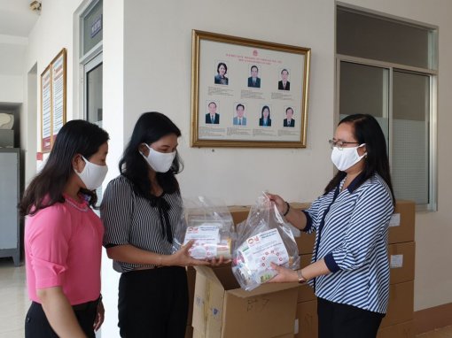 Trao 2.500 phần quà cho hộ nghèo

phòng chống dịch COVID-19