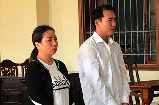 Tiếp viên hàng không “dỏm” hầu tòa