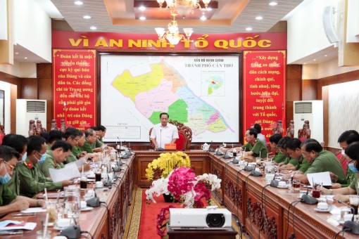 Phát huy vai trò của lực lượng công an cơ sở quản lý cư trú, người nước ngoài, người từ vùng dịch về