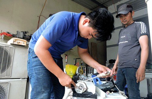 Nghề bảo trì, sửa chữa điện lạnh luôn hấp dẫn