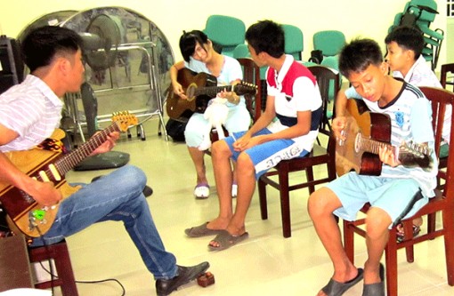 Giáo dục kỹ năng sống, hướng nghiệp cho trẻ có hoàn cảnh đặc biệt