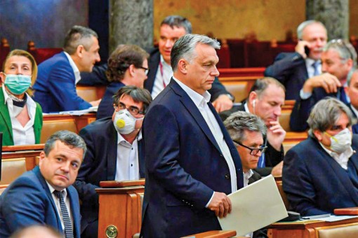 Thủ tướng Hungary "toàn quyền" chống dịch