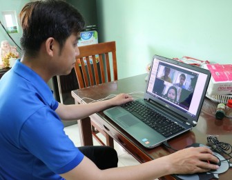 Làm việc tại nhà, vẫn đảm  bảo công việc thông suốt