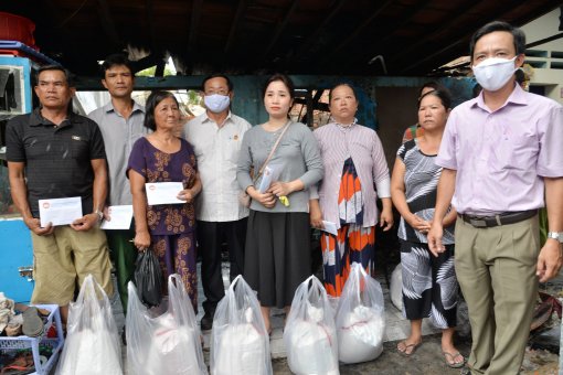 An Giang: Thăm hỏi, hỗ trợ 8 gia đình có nhà bị cháy tại TP Long Xuyên