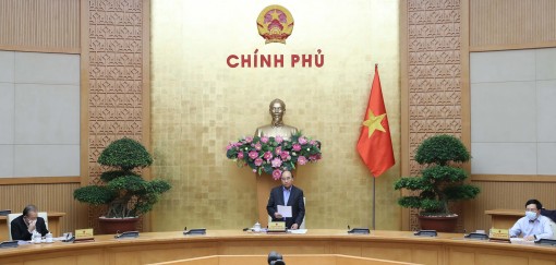 Xã hội chậm lại nhưng những người làm

công tác phòng, chống dịch cần tăng tốc