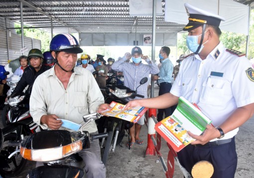 Đảm bảo trật tự an toàn giao thông
đường thủy nội địa gắn với phòng, chống dịch COVID-19