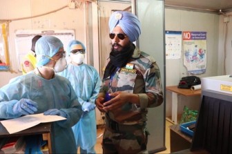 "Sứ giả" hòa bình Việt Nam trên tiền tuyến chống dịch COVID-19